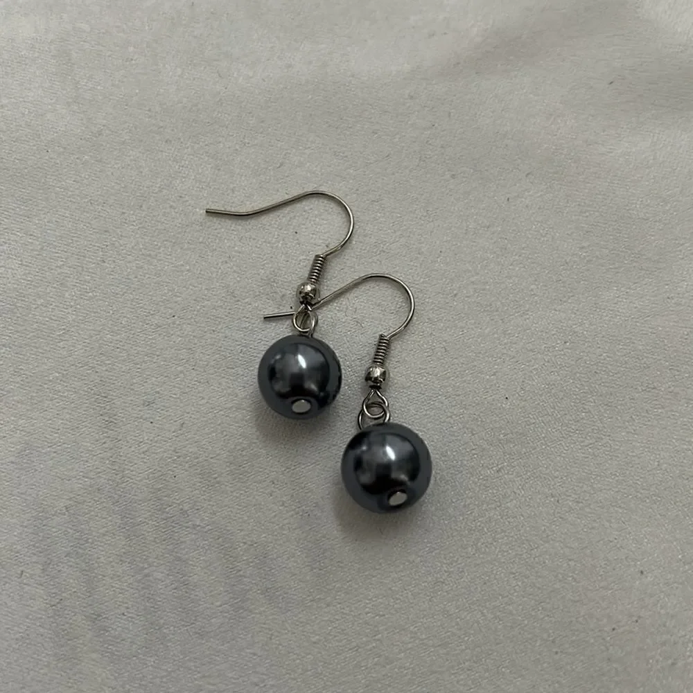 N/A earrings bracelet